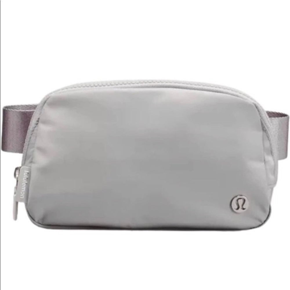NWT Lululemon Everywhere Belt Bag * SILVER DROP *